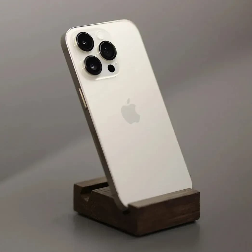 Buy a refurbished iPhone 14 Pro — Photo 1 of 5